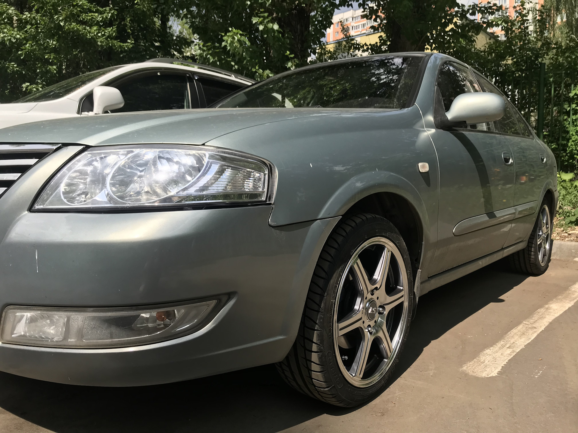 Almera classic b10. Альмера Классик b10. Диски Nissan Almera Classic b10. Nissan Almera b10 на дисках. Диск для Ниссан Альмера Классик b10.