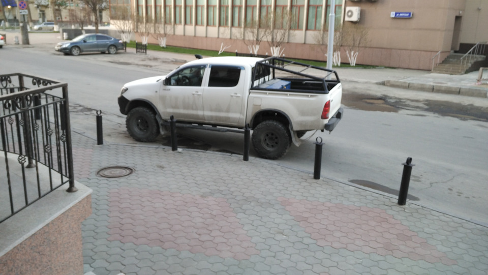 Фото в бортжурнале Toyota Hilux (7G)