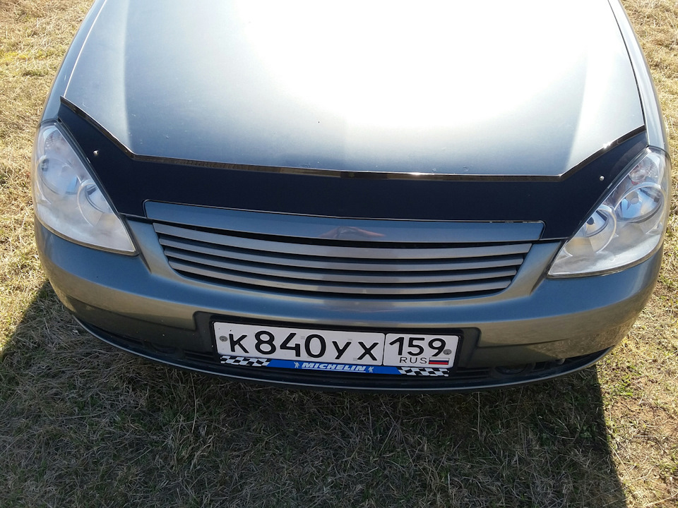 Покраска мухобойника на капот — Lada Приора хэтчбек, 1,6 л, 2010 года ...