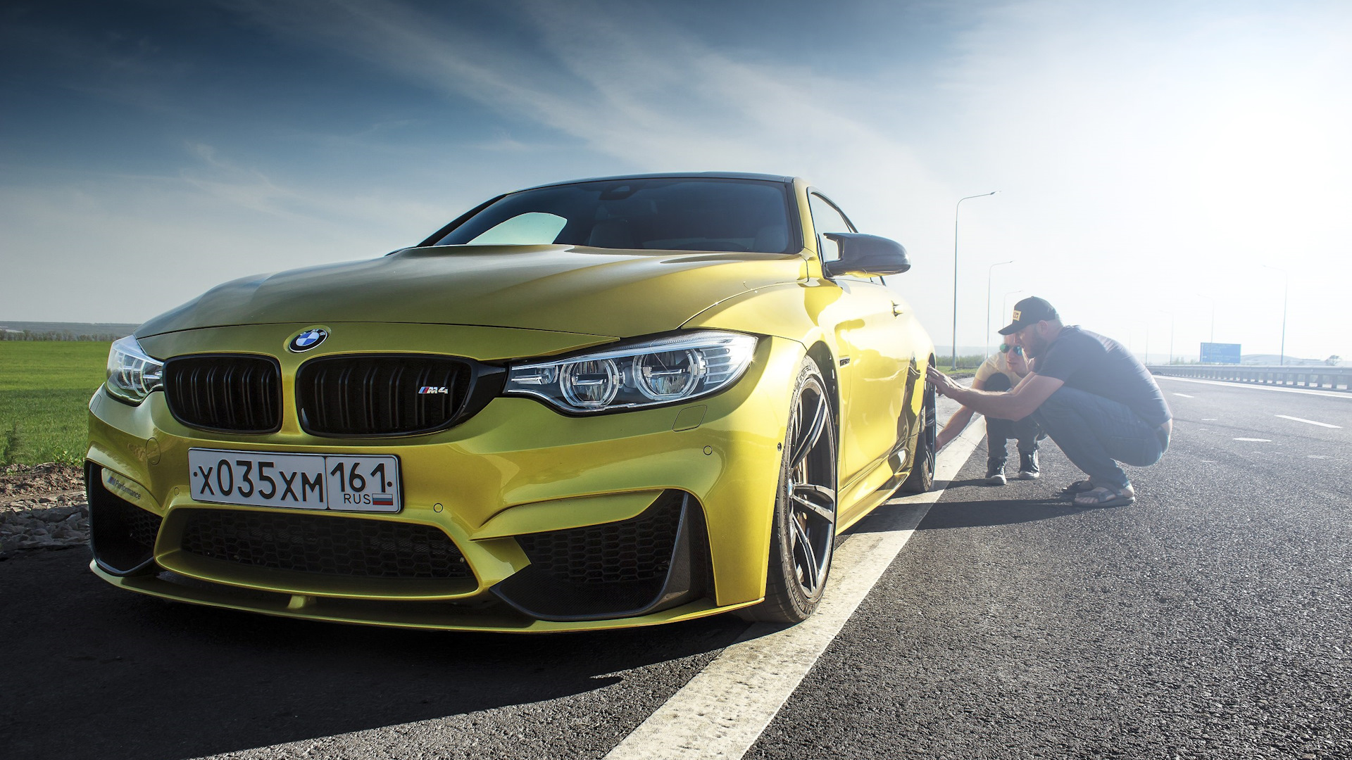 BMW m4 Золотая