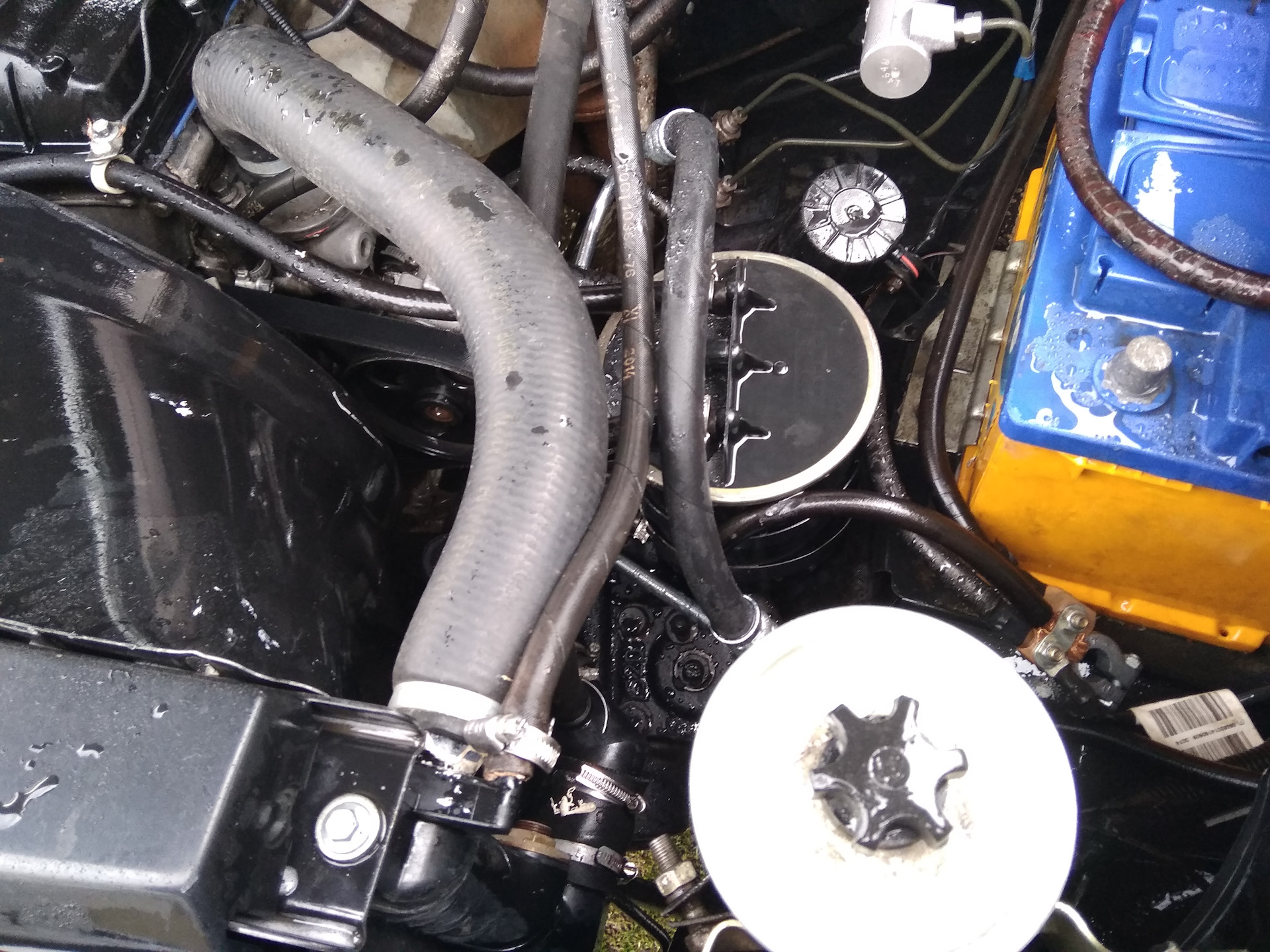 Крышка со штуцером для замены тормозной жидкости уаз. Бачок гидроусилителя руля уаз. Бачок гур уаз хантер. Гур на змз 406 от хантера. Бачок тормозной уаз.