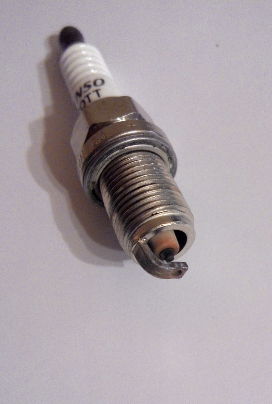 Очистка свечей зажигания — Volvo S80 (1G), 2,9 л, 2003 года ...