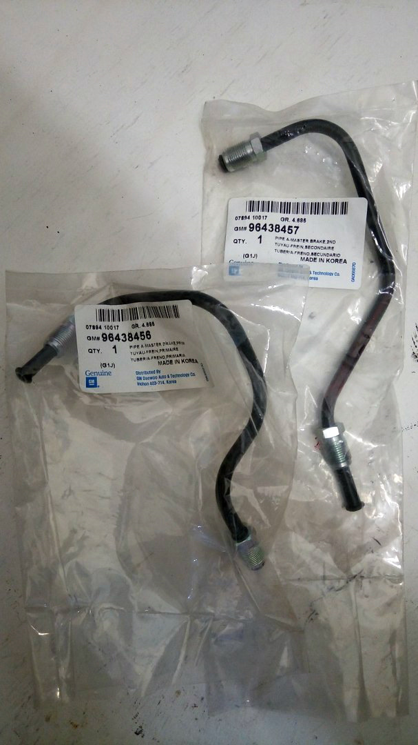 Толстые тормозные трубки под блок BTCS ATE: 96438456 и 96438457 — Chevrolet Lacetti 5D. Запчасти на фото: 96438456, 96438457