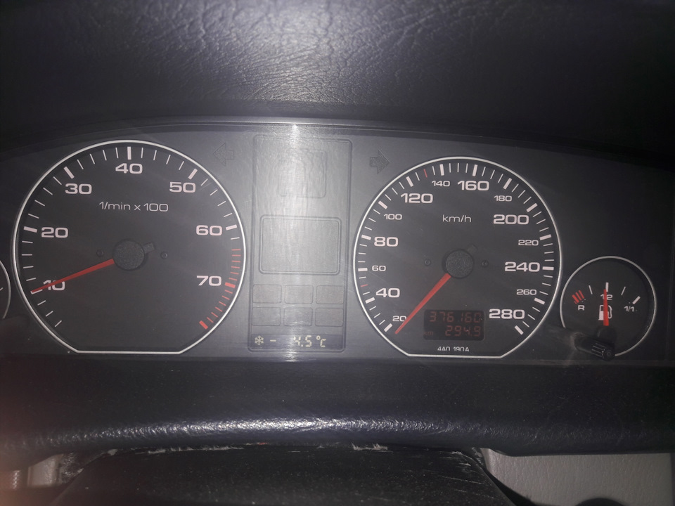 По какой причине стрелка температуры ож не поднимается выше 90 градусов ...