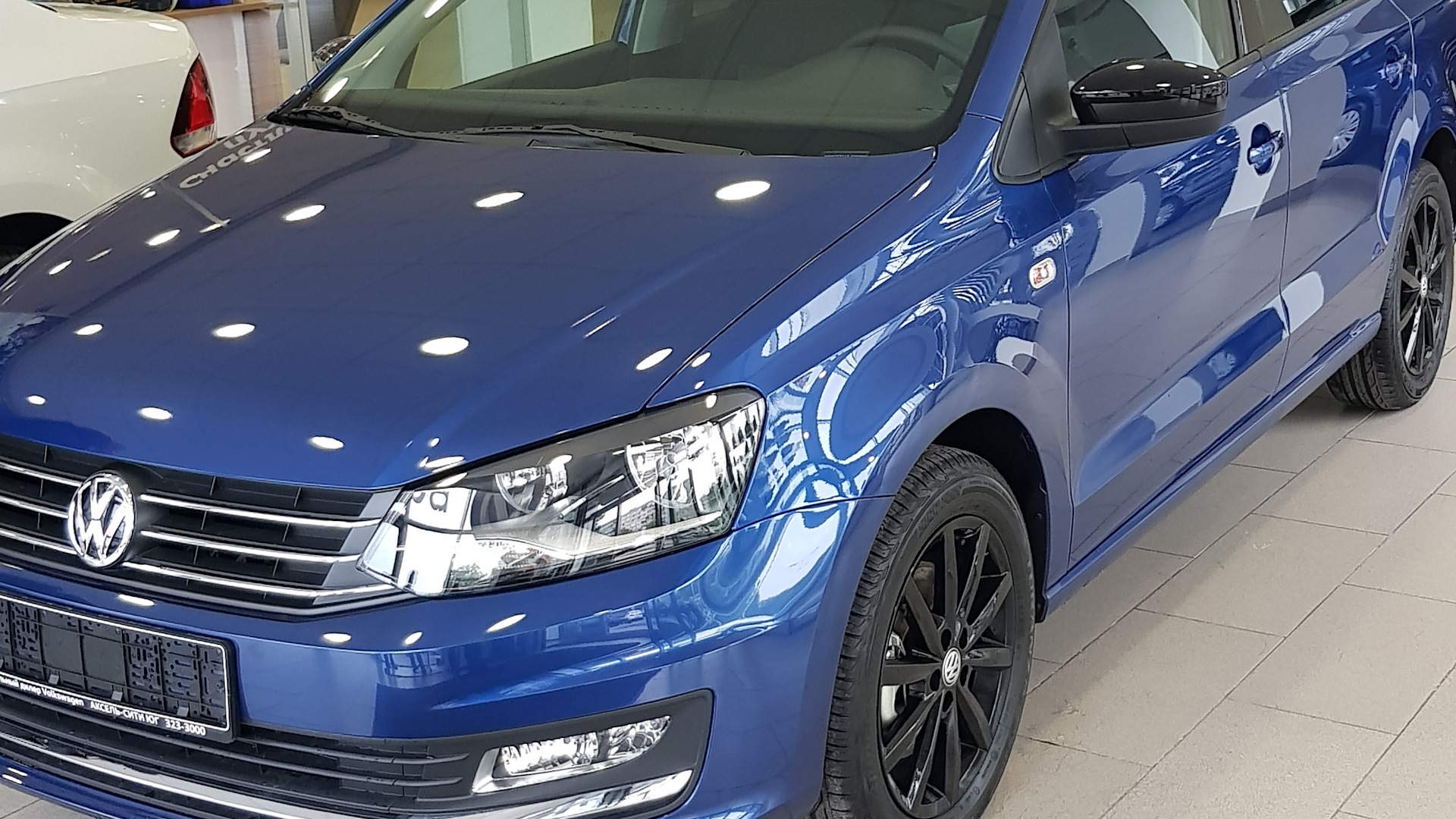 Volkswagen синий. Volkswagen Polo синий Reef. Фольксваген поло 2018 седан синий. Фольксваген поло 2016 синий. Синий VW Polo sedan.