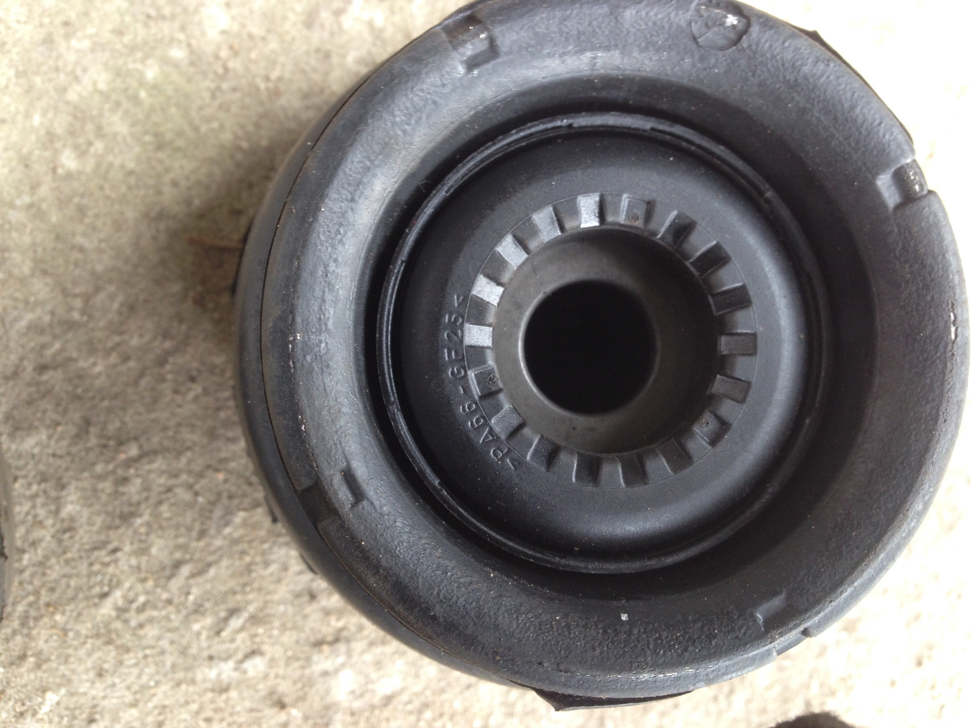 Опоры передние рапид. Опоры передние рапид. Опора амортизатора переднего шкода рапид. Школа рапид 2016 амортизаторы. Опора стойки амортизатора шкода рапид.