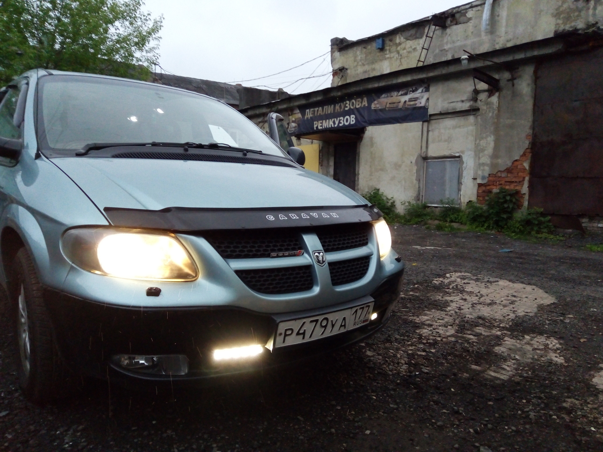 Фара dodge caravan