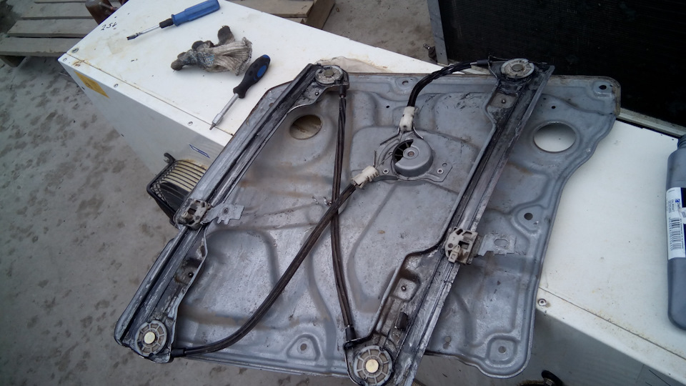 Сломался стеклоподъемник на Nissan Primera Седан 2.0 — Nissan Primera ...