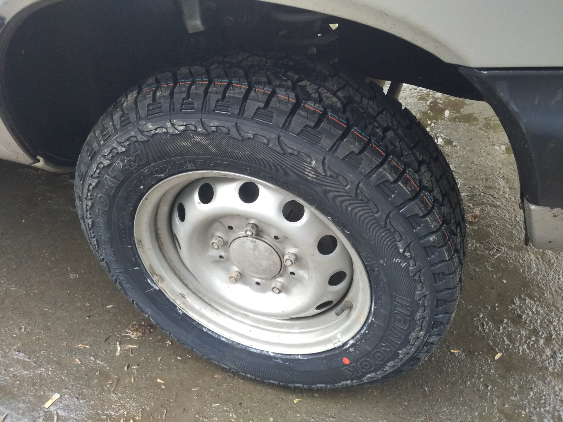 205 резина на ниве. 205 70 R15 на ниву Шевроле АТ. 205/70 R15 на ниву Шевроле. Hankook Dynapro ATM 205/70 r15. Hankook ATM rf10 205/70r15 на ниву.