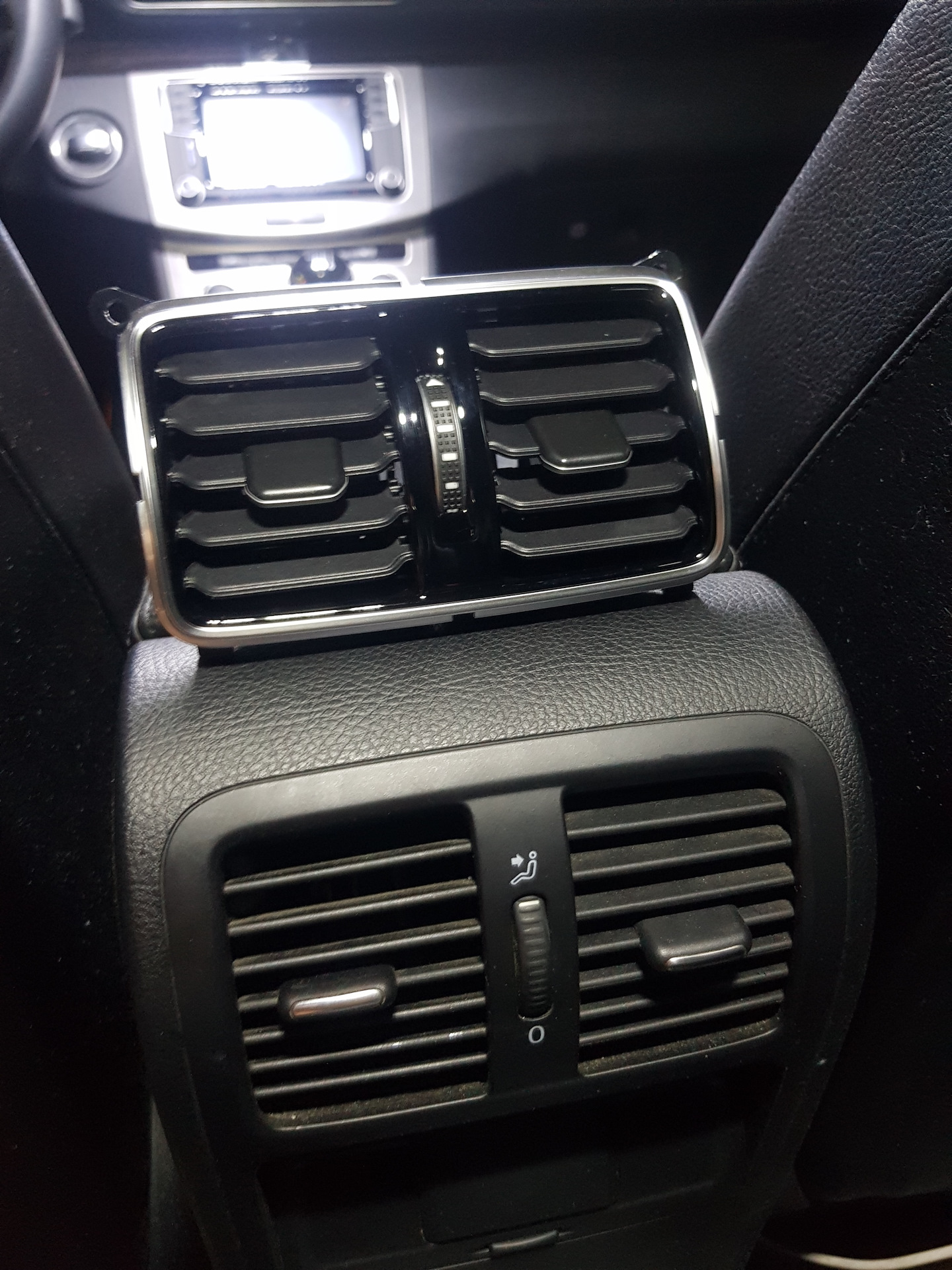 Воздуховоды фольксваген бора. Воздуховод пассат в6. Дефлекторы vw polo hatchback. Фольксваген пассат б7 воздуховод. Воздуховоды фольксваген.