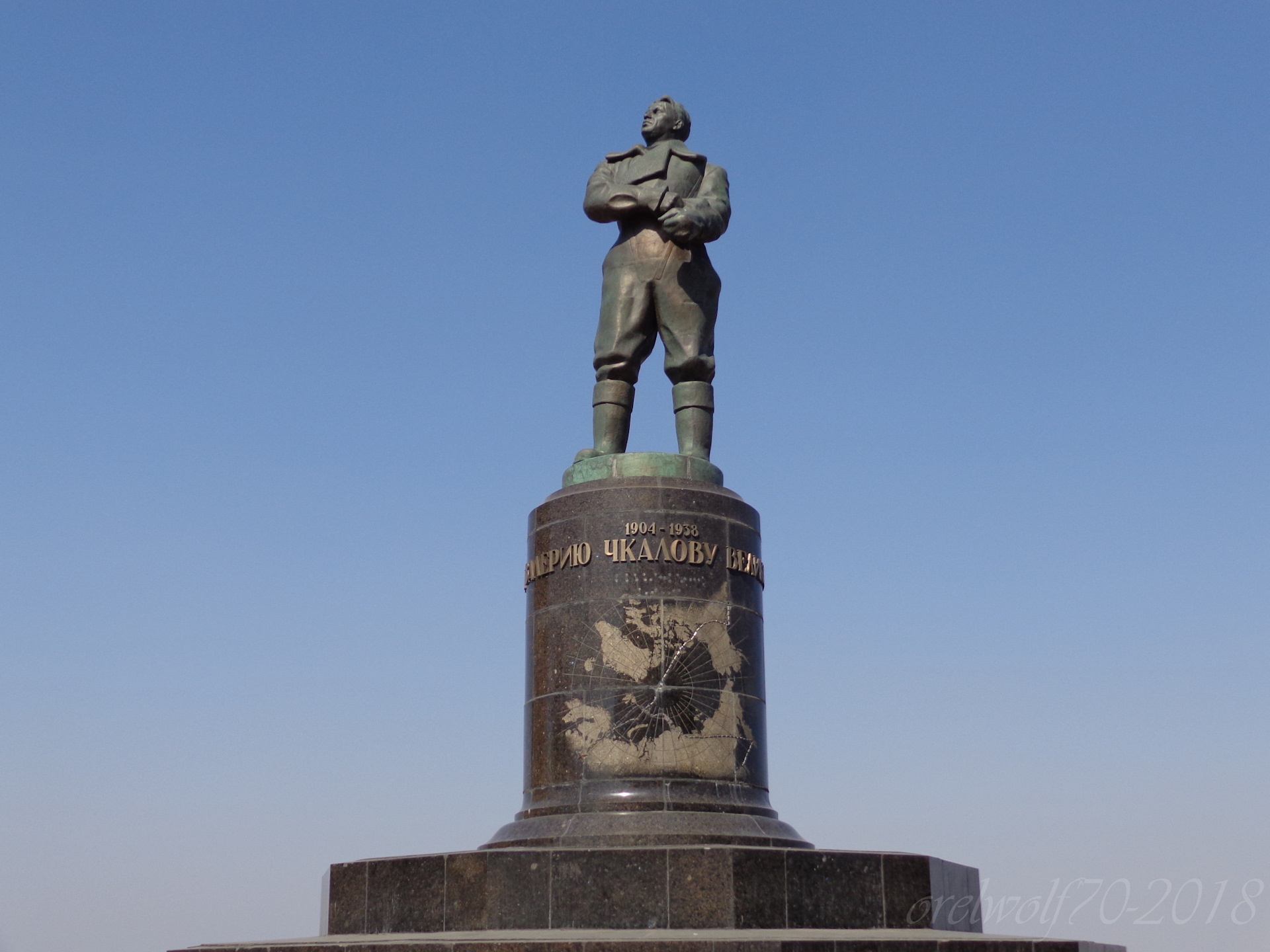 памятник чкалову в нижнем новгороде фото