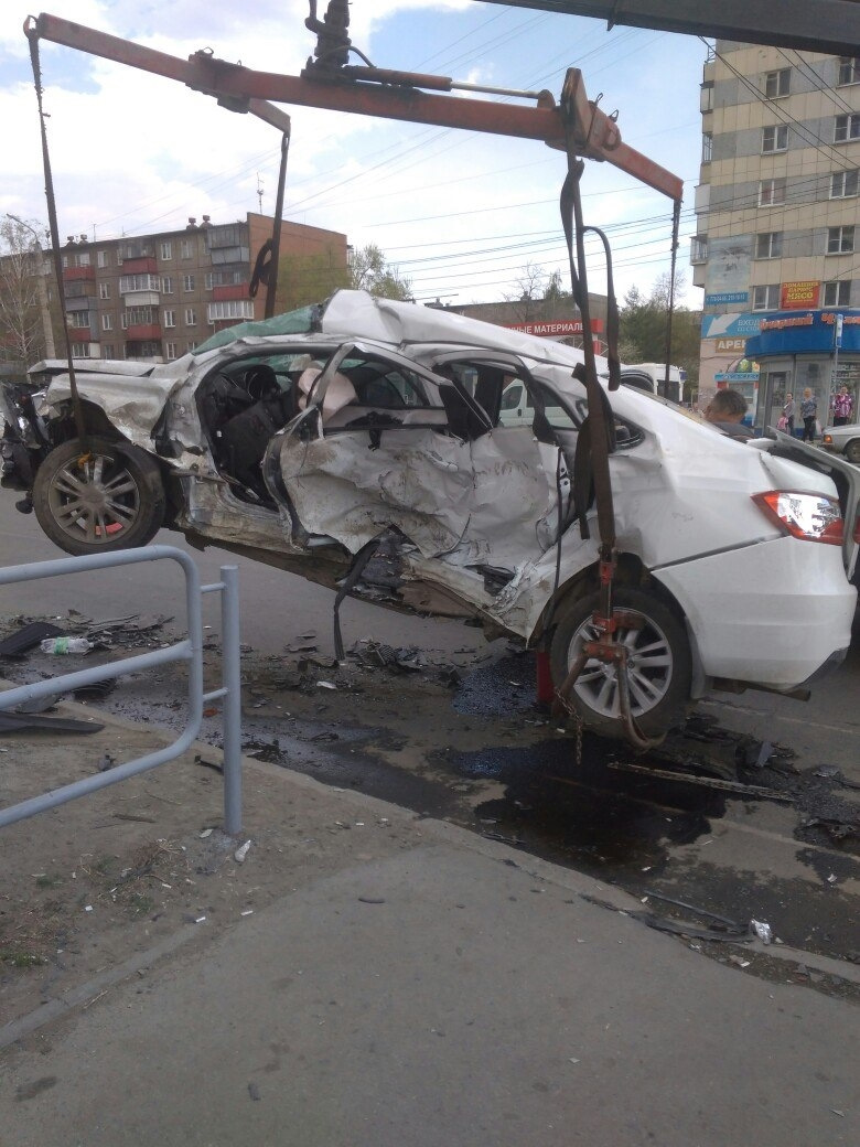 Чудовищное дтп произошло сегодня в Челябинске — Lada Vesta, 1,6 л, 2016  года | другое | DRIVE2