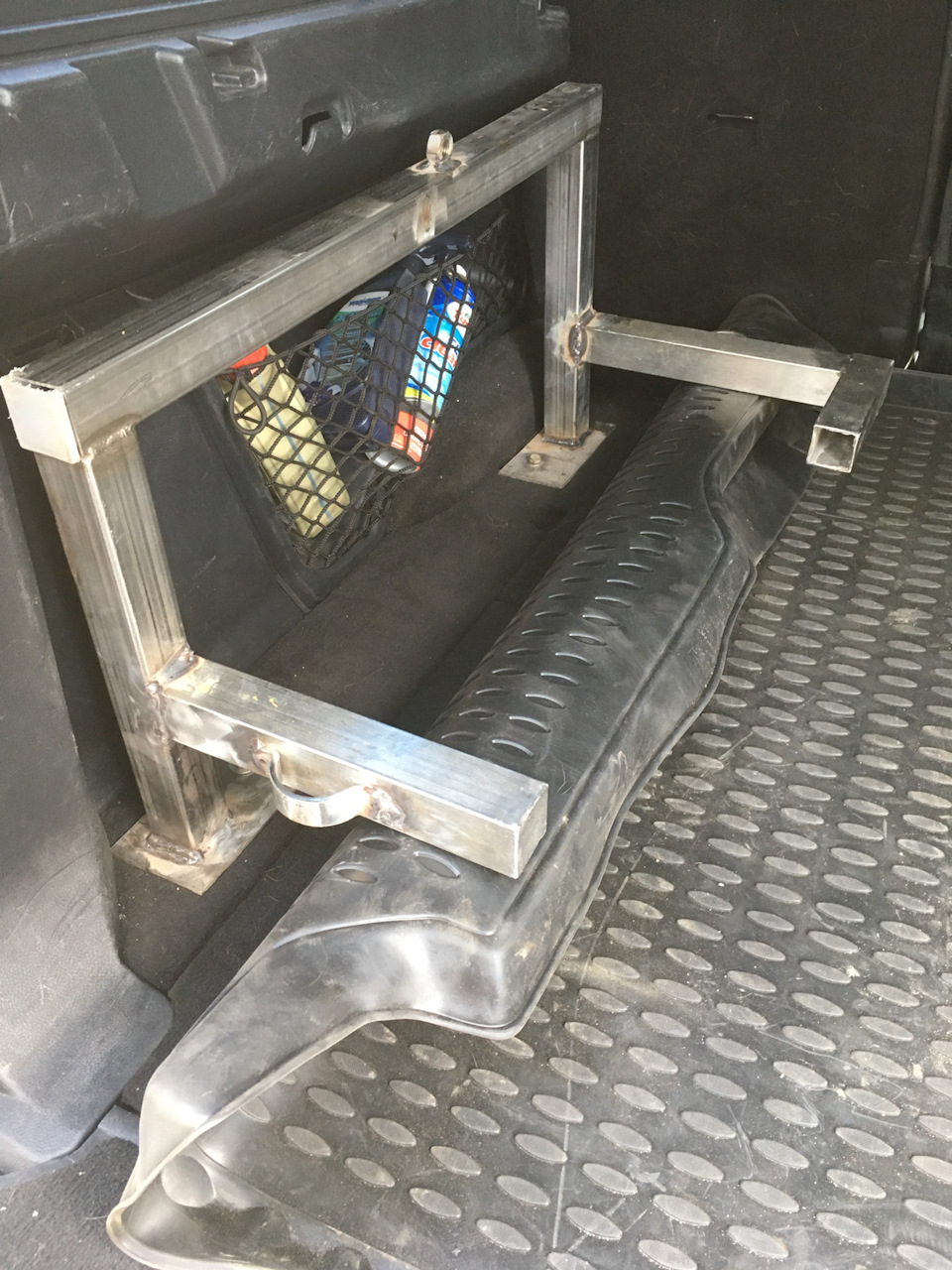 №8 Запаска в багажнике — Land Rover Discovery III, 4,4 л., 2005 года ...