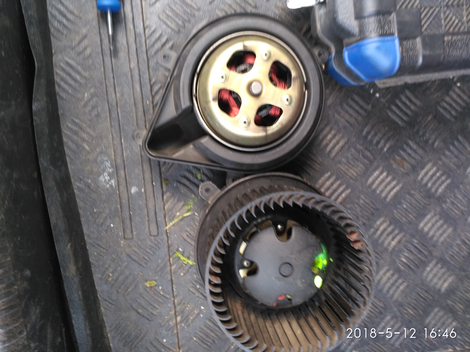 Уже два сгоревших — Renault Laguna I