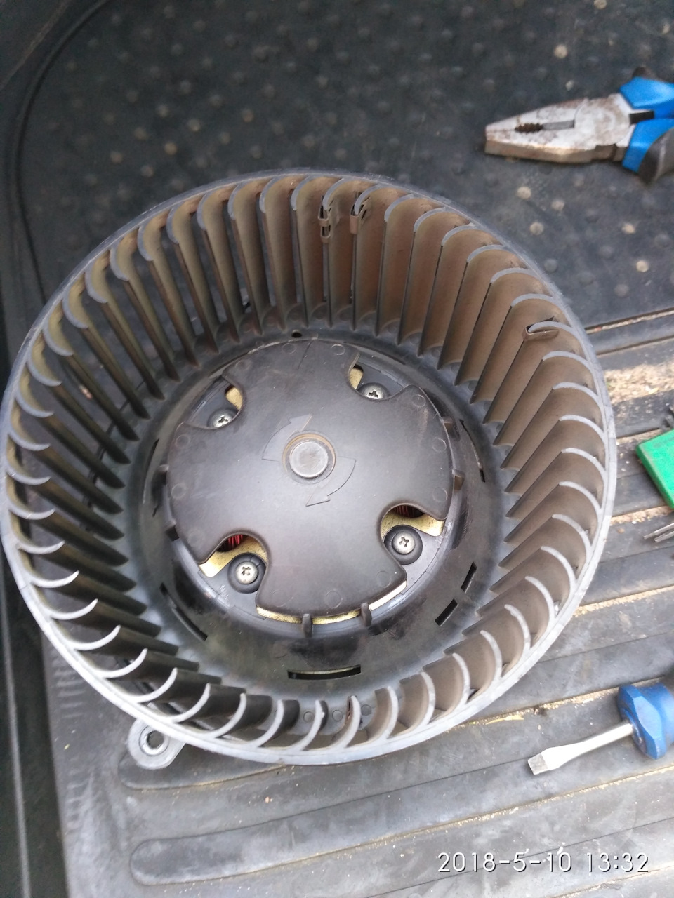 Вот виновник. — Renault Laguna I