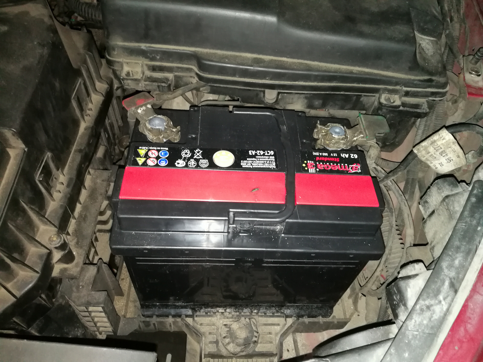 Пежо 107 акб. Аккумулятор пежо 407. Аккумулятор пежо 407. Пежо 307 аккумулятор. Пежо 407 аккумулятор.