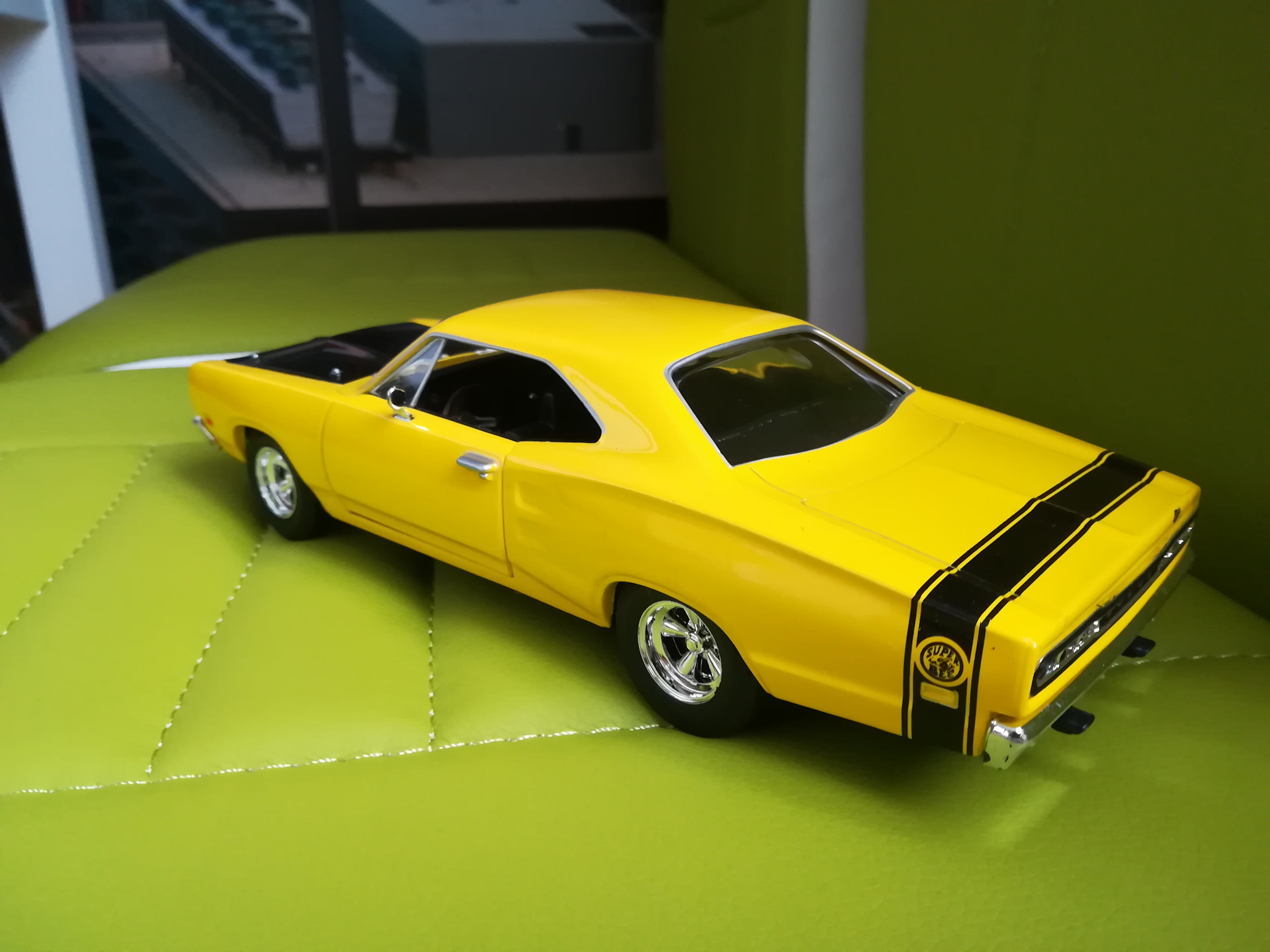 Super bee. Dodge super Bee 1969. Dodge Coronet super Bee 1969. Додж Коронет супер би 1969. Revell dodge super Bee, 1969.