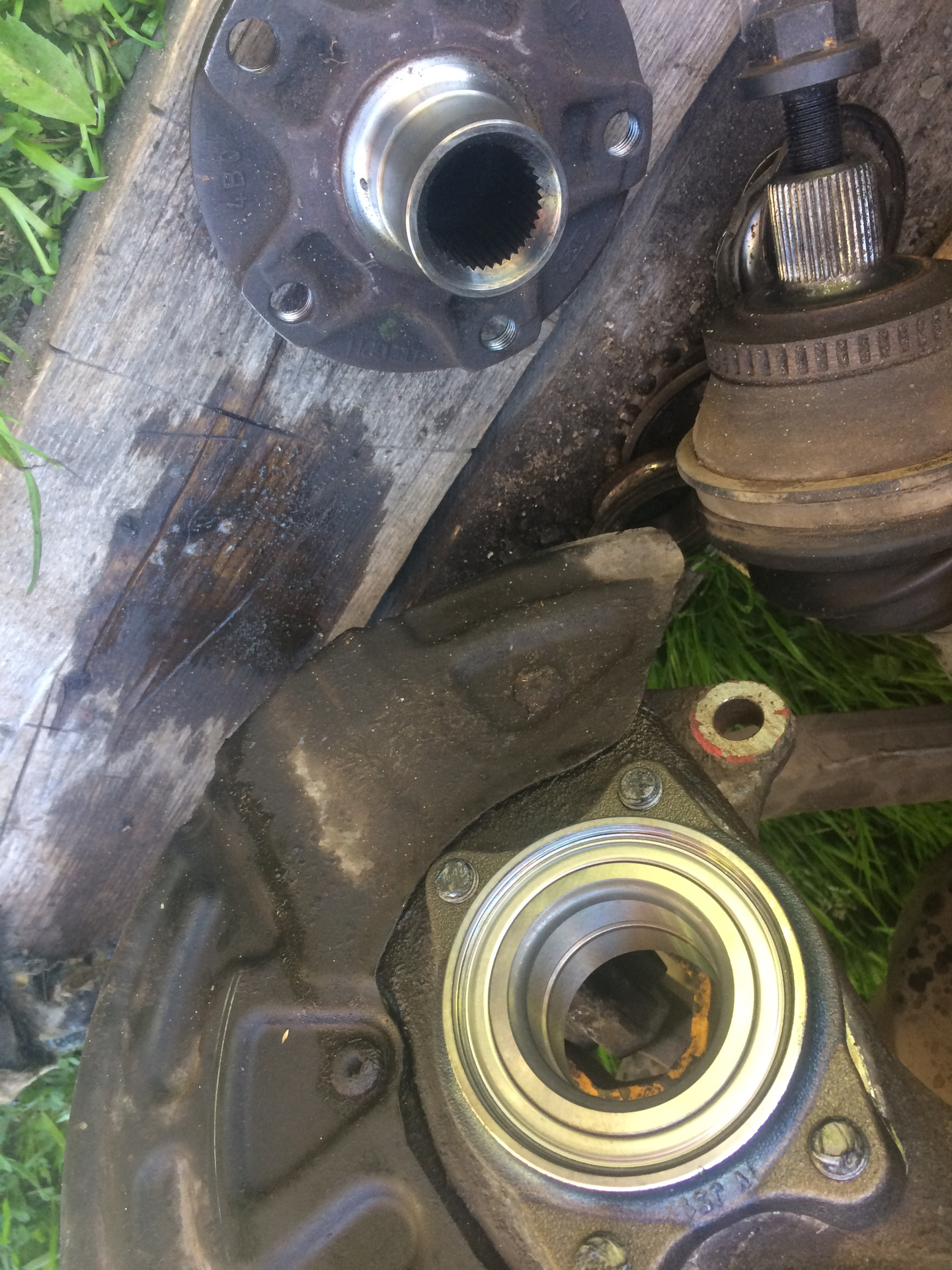 Смазка ступичных подшипников ниссан патфайндер. Может ли хрустеть ступичный подшипник. Alfa romeo 159 zamena stupichnova pochebnika. Подшипник на ступицу на ниссан марч 2003 года. Может ли хрустеть ступичный подшипник.