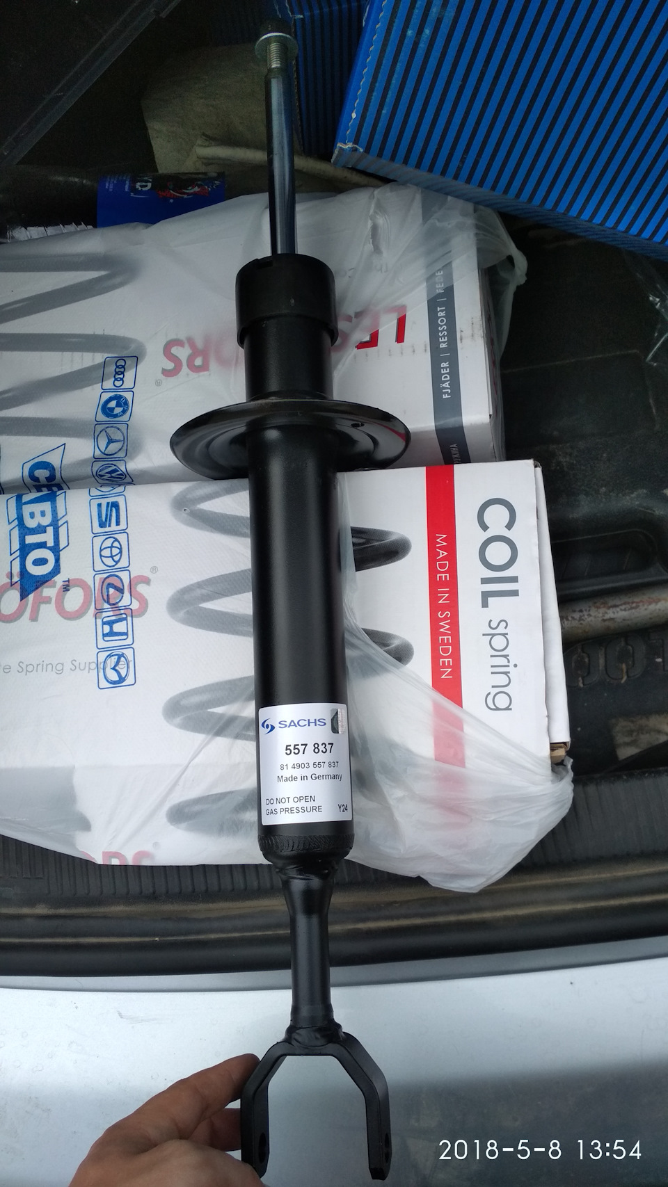 Передняя стойка — Audi A6 (C5). Запчасти на фото: 557837, 814903557837