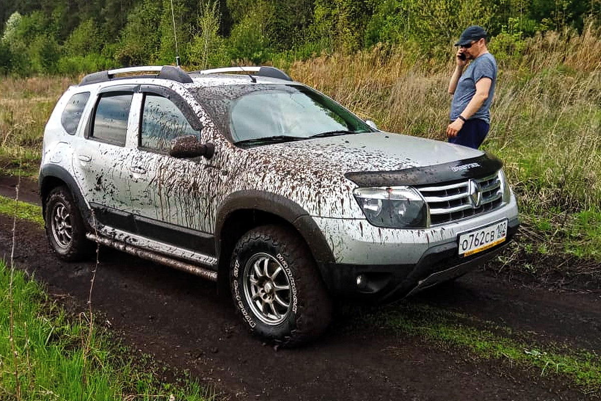 Грязевая резина на дастер. Duster грязевая резина Renault. Рено Дастер сафари. Дастер 2 на грязевой резине. Грязевые шины на Рено Дастер.