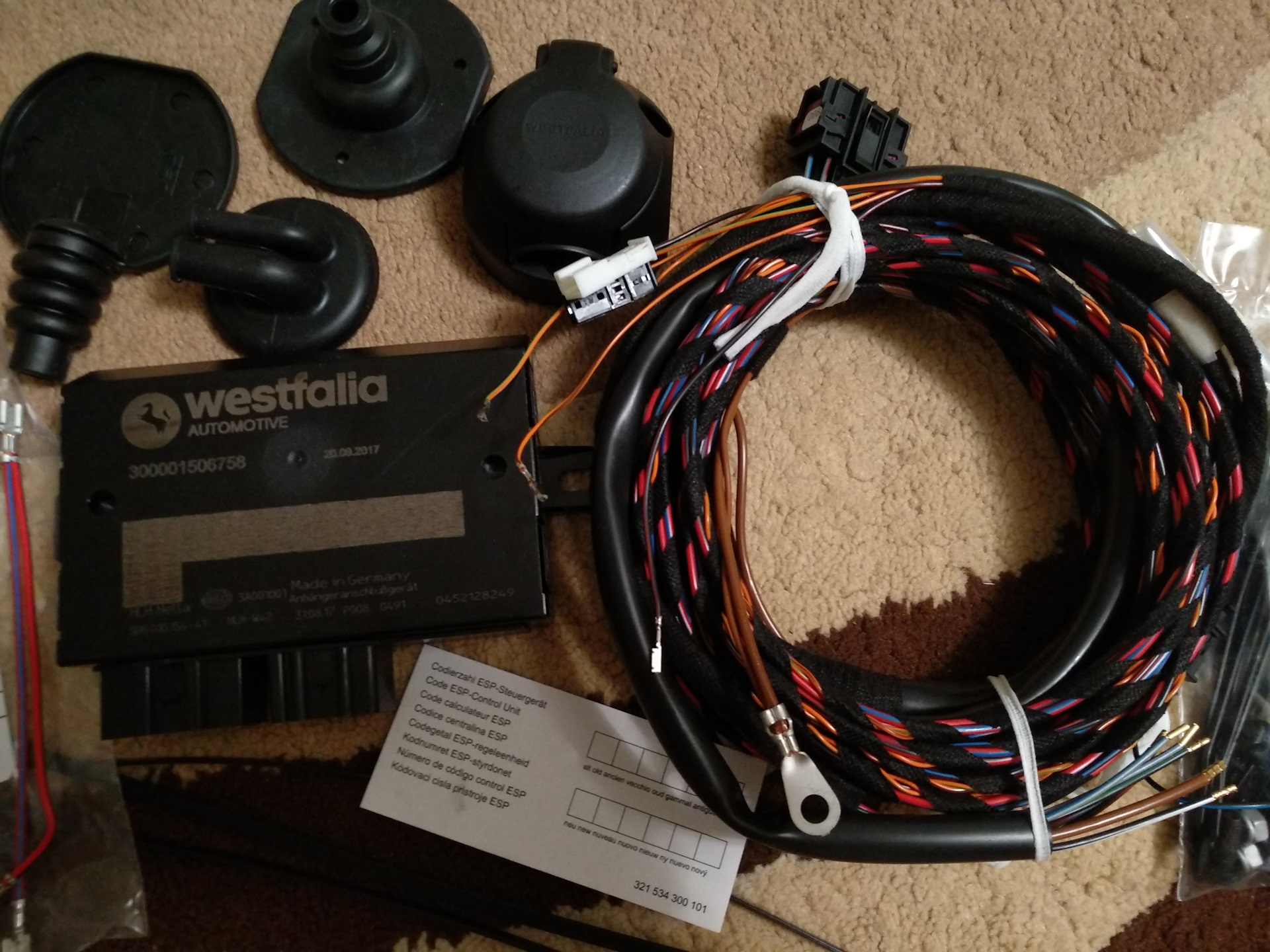 Крепление розетки фаркопа westfalia. Блок согласования для фаркопа шкода. Блок согласования фаркопа тойота. Ниссан кашкай штатная колодка для фаркопа. Блок согласования для фаркопа шкода рапид своими руками.