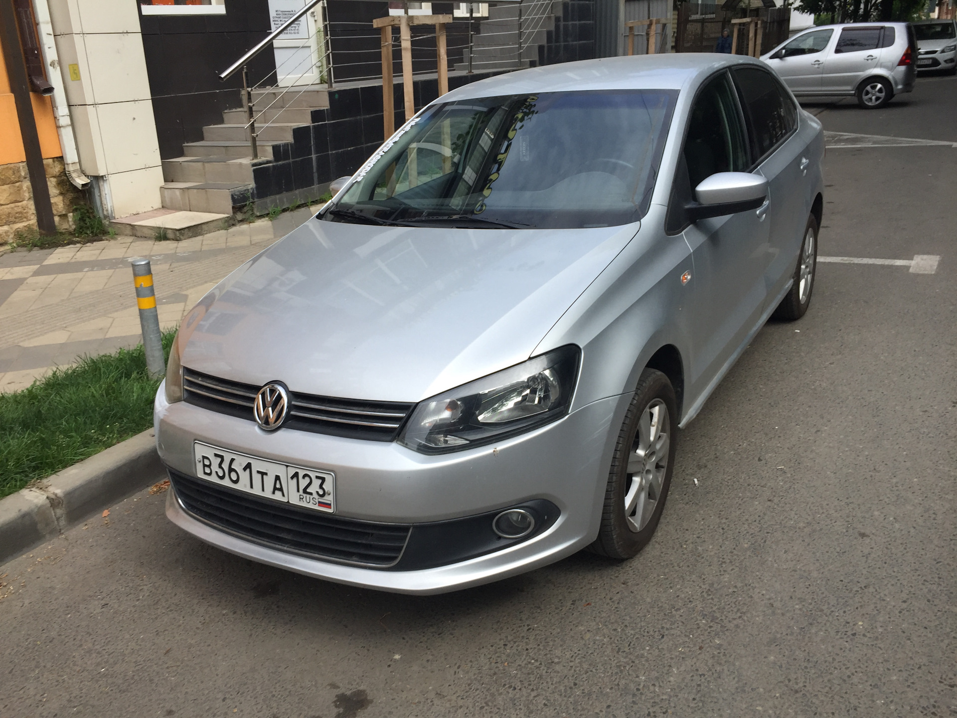 Volkswagen Polo белый металлик