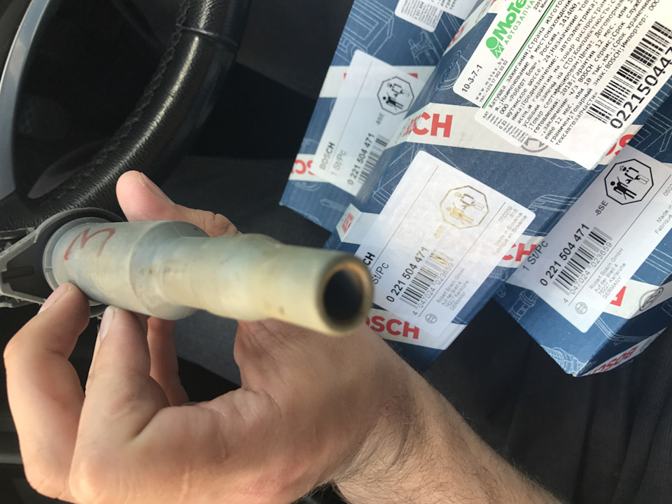 Запчасти на фото: 0221504471. Фото в бортжурнале BMW 1 series (E81/E87)