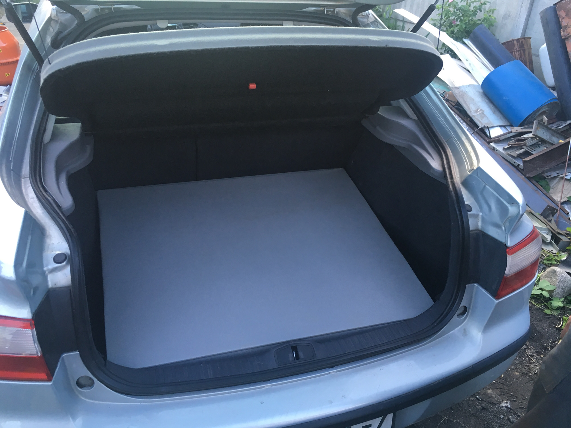 багажник лагуна 2. Renault laguna багажник. рено лагуна 1 лифтбек багажник. багажник рено лагуна 2 лифтбек. Renault laguna 2 багажник.