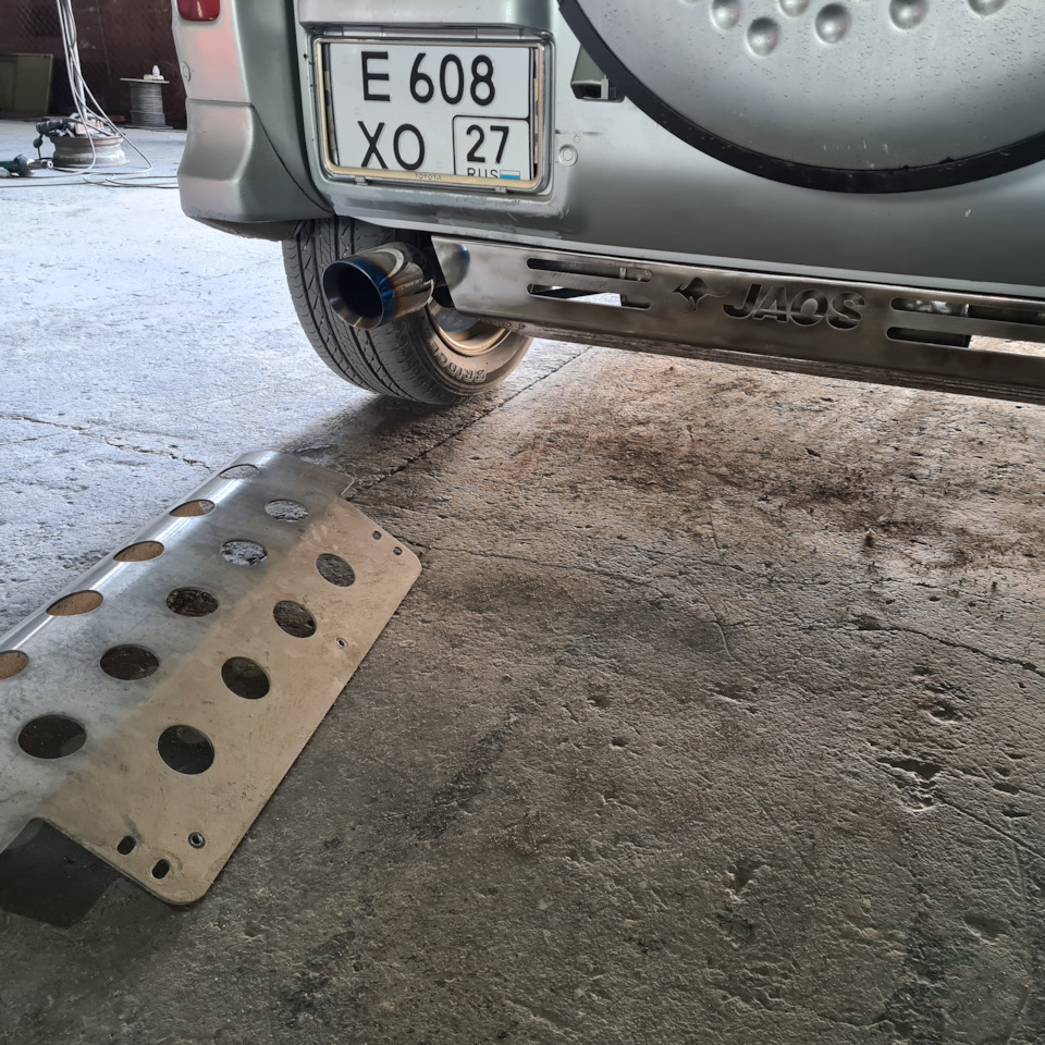 откручиваем старый фартук — Toyota RAV4 (I)