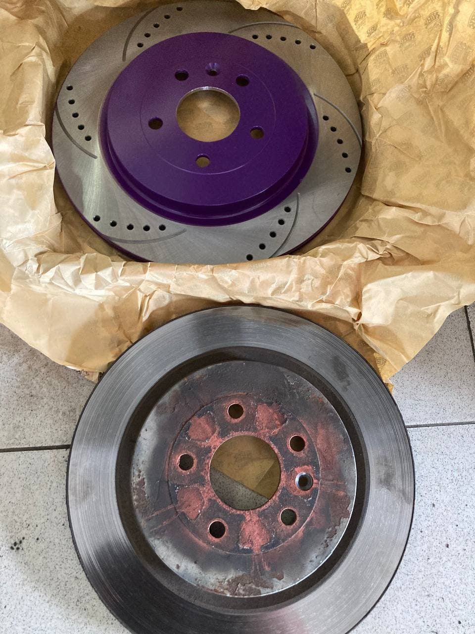 Замена задних тормозных дисков — Ford Explorer (5G), 3,5 л, 2015 года ...