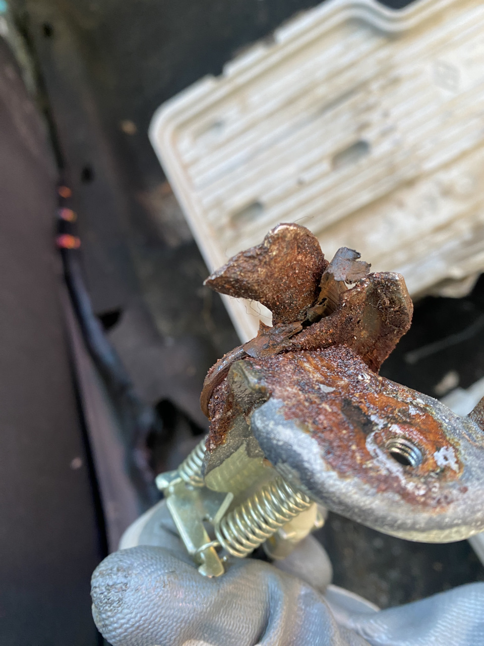 Замена ручки открывания багажника и лючка бензобака — DRIVE2