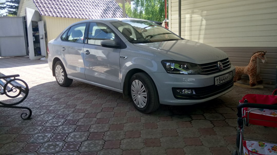 Volkswagen Polo белый металлик