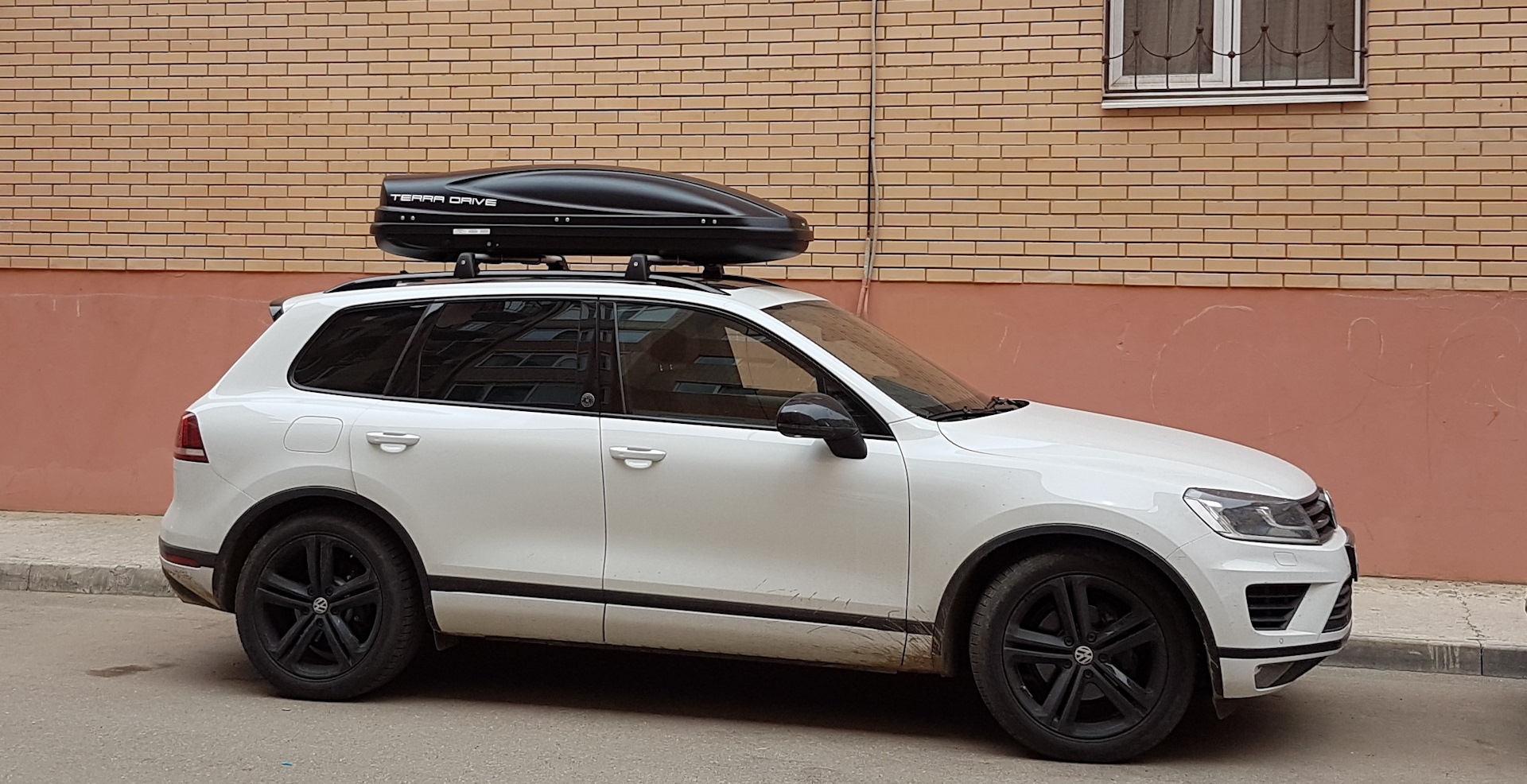 Thule motion 800 touareg. Багажник туарег 1. Фольксваген туарег бокс на крышу. Багажник на туарег нф. Thule dynamic 800 touareg.