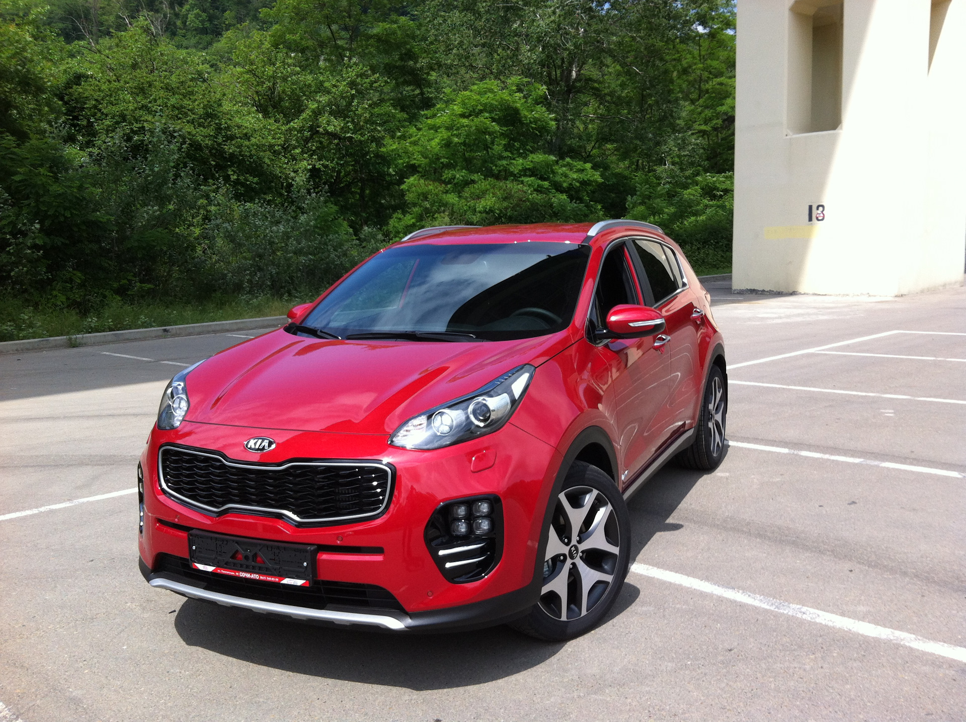 Kia Sportage 2021 красная