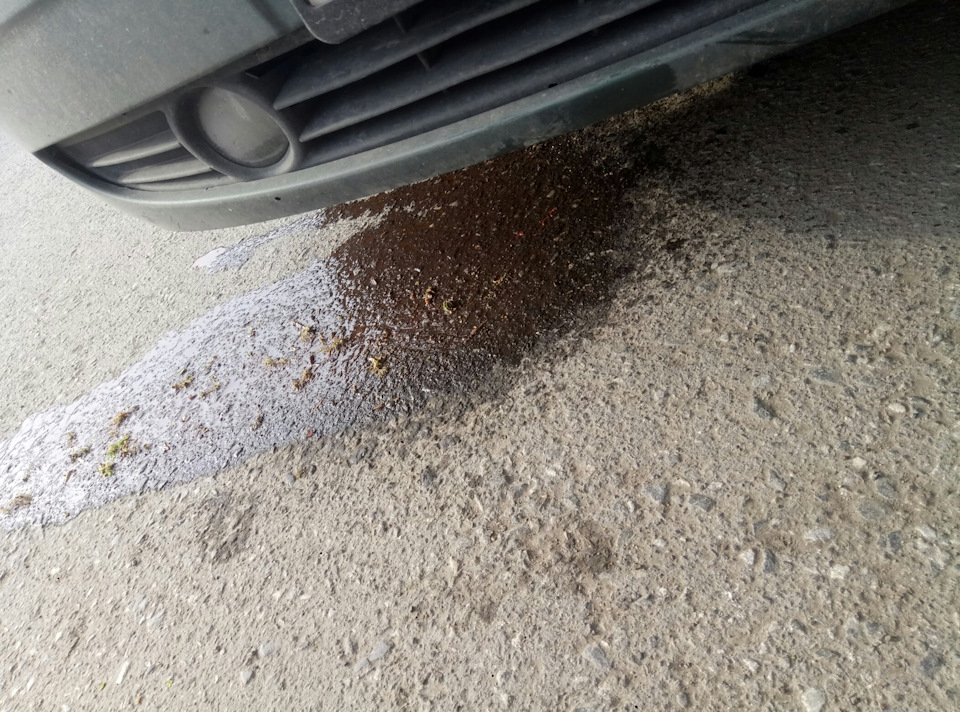 Сливная пробка радиатора…чпоньк. — Lada Приора хэтчбек, 1,6 л, 2009 ...
