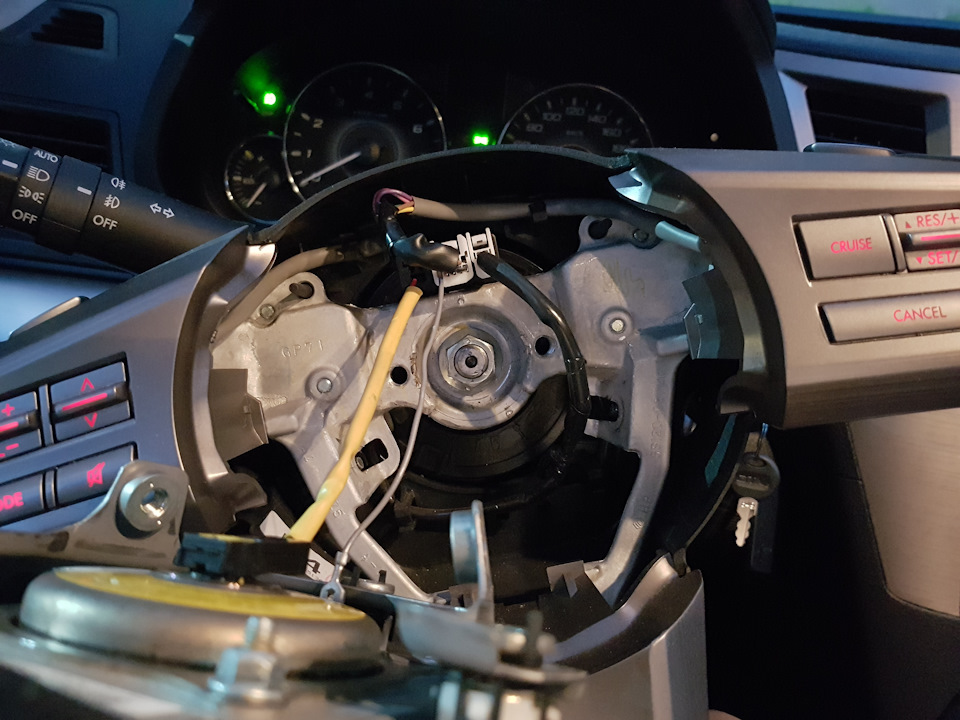 Как снять руль субару легаси Кнопки на руле Subaru Outback B14/BR ремонт. - Subaru Outback (BR), 2,5 л, 2010 