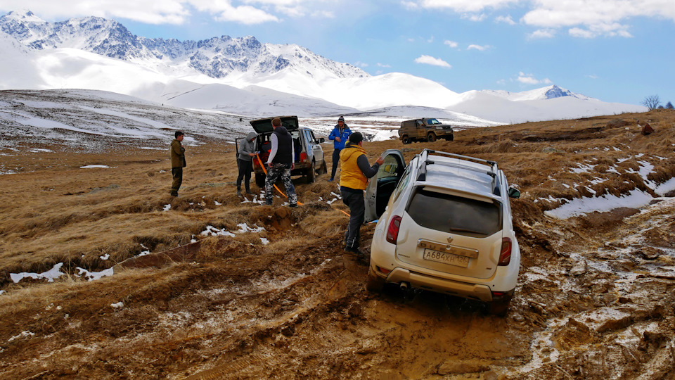Докатались, оторвали кусок Дастера в горах на Лабиринтах! Что может ...