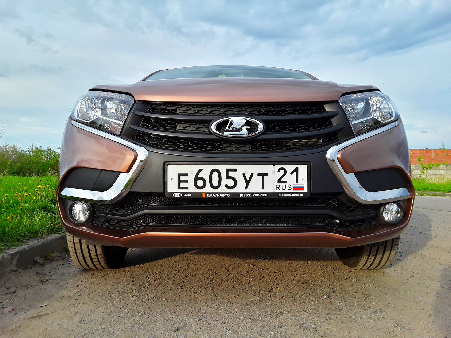 Радиатор кондиционера х рей. Радиатор охлаждения xray. Решетка радиатора хрей кросс. Кронштейн радиаторов xray cross. Решетка радиатора xray cross.