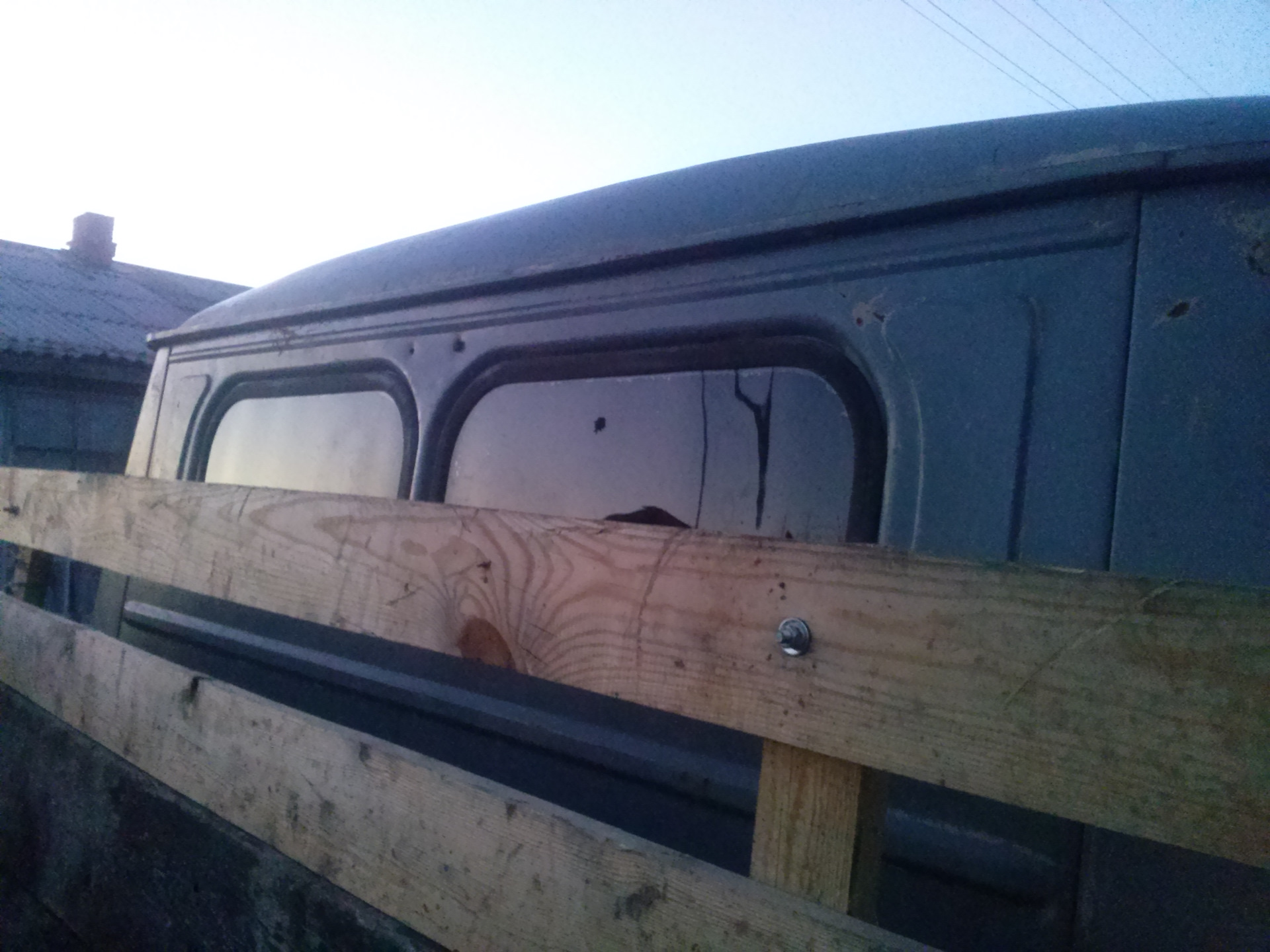 уаз 3303 сзади. стекло задка 5603016. стекло уаз 3303. шумка кабины уаз 3303. крышка капота кабины уаз 3303.