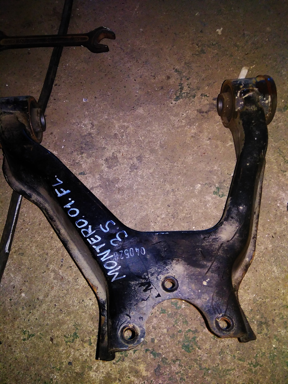 Замена передних верхних Рычагов | Паджеро 3 — Mitsubishi Pajero (3G), 3 ...