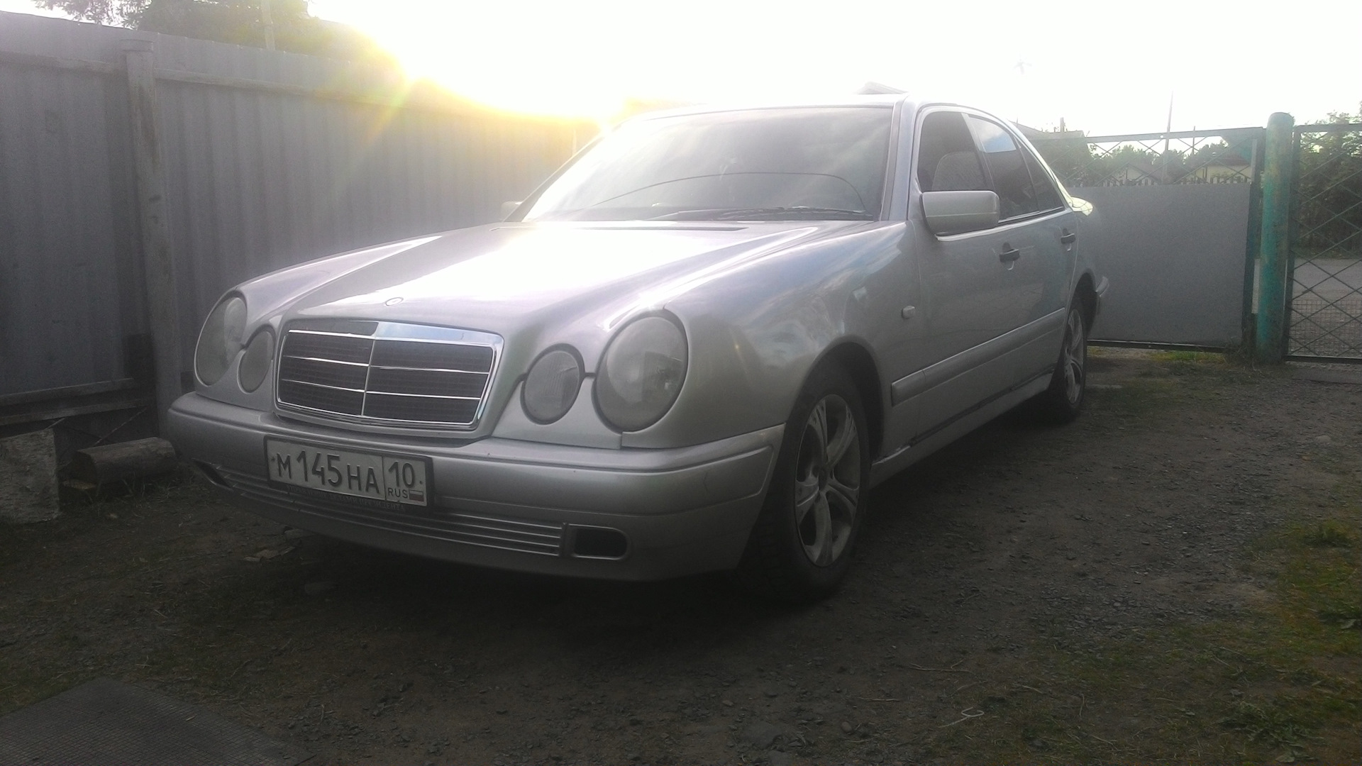 Mercedes-Benz E-class (W210) 2.3 бензиновый 1996 | Ешка Сверкающее серебро)  на DRIVE2