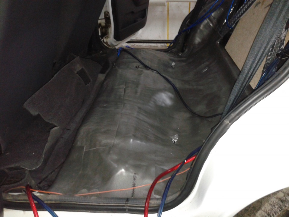 Шумоизоляция пола daewoo nexia n150. Как проклеить стыки воздуховодов дэу нексия. Шумоизоляция багажника daewoo nexia n150 обшивка. Шумоизоляция нексия 2. Шумоизоляция багажника дэу нексия.