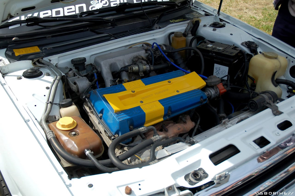 запала педаль тормоза в нажатом состоянии — Saab 9000, 2 л, 1987 года ...