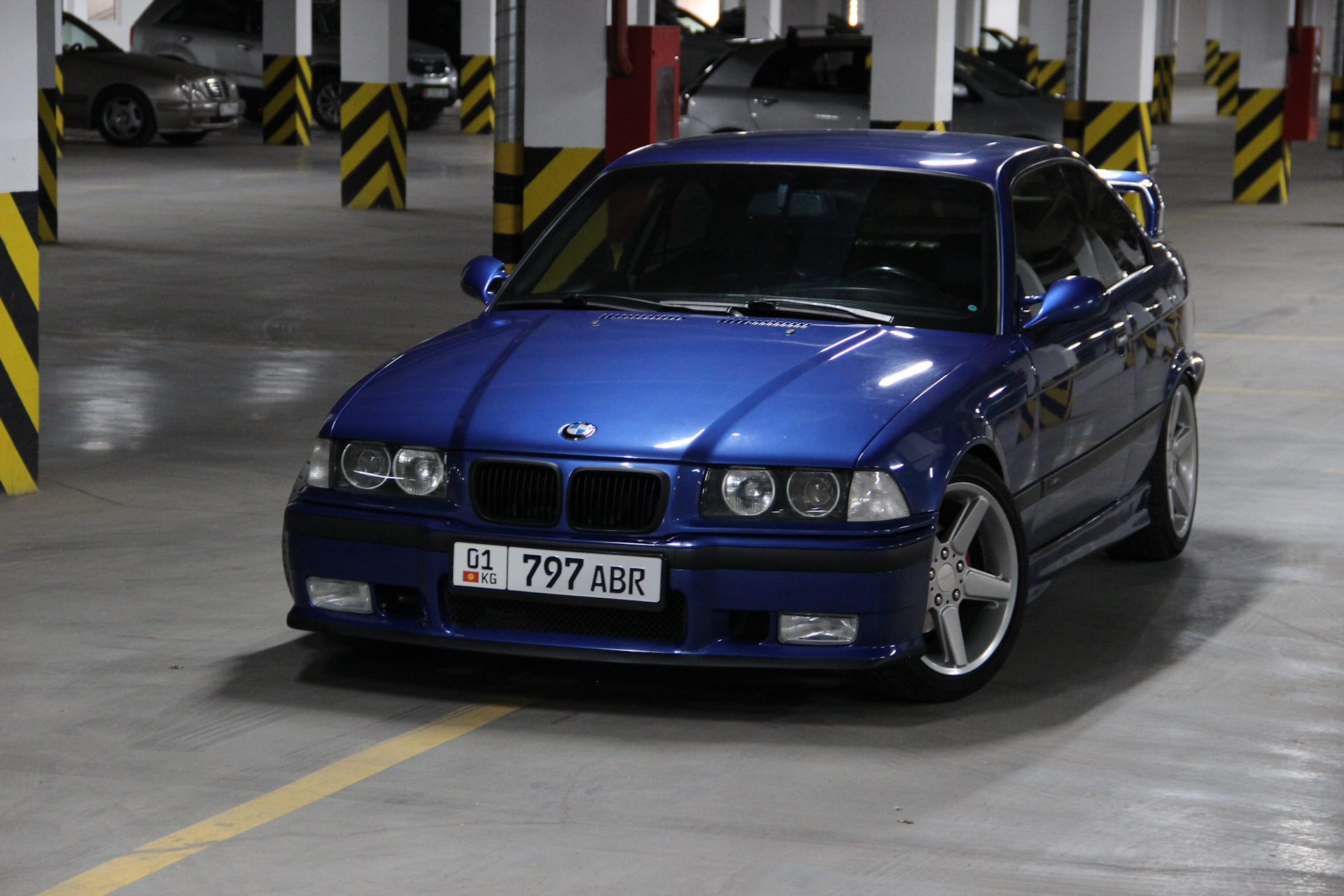 BMW e36 синяя