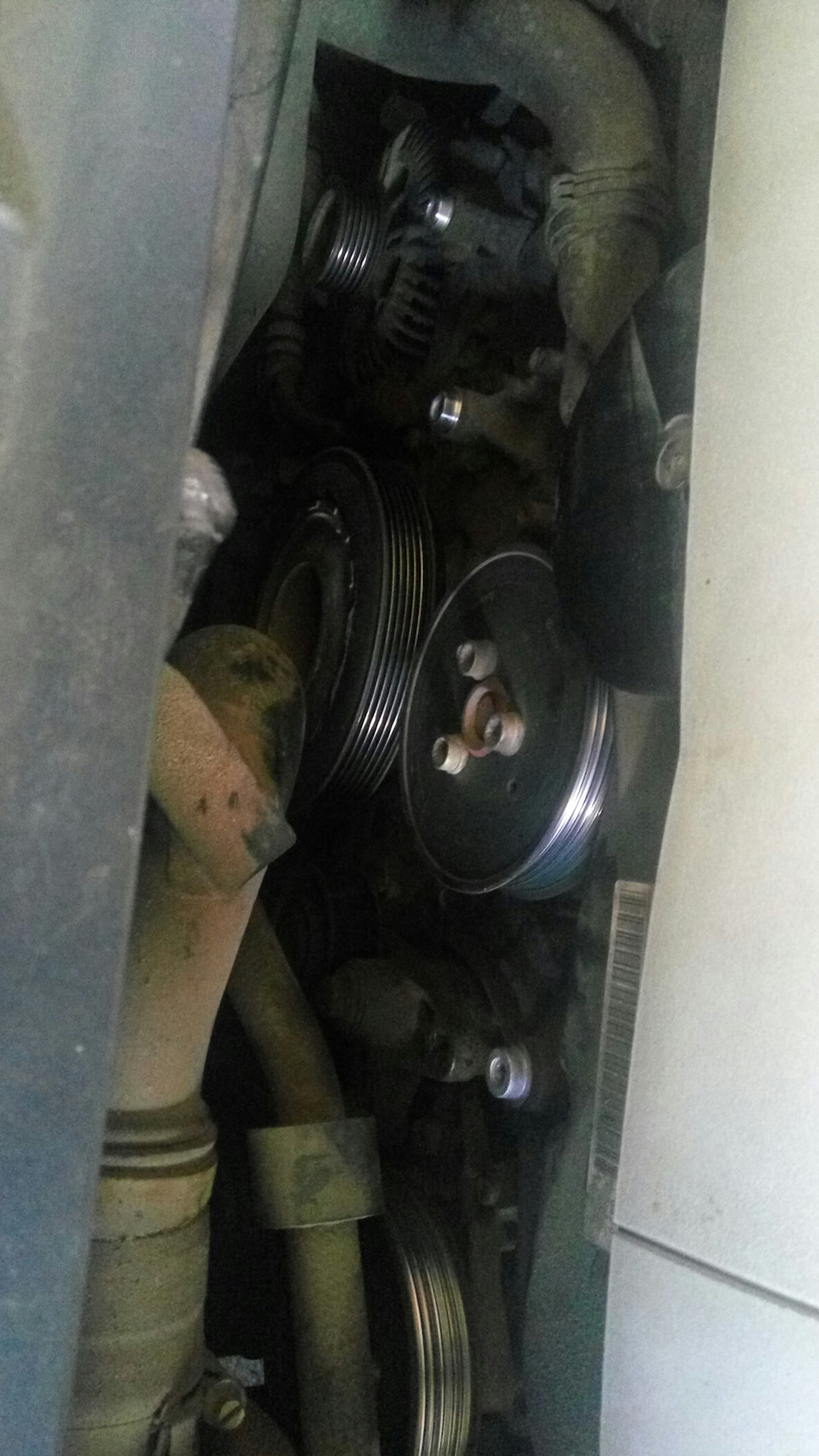 Решил поменять ручейковый ремень… — Audi Q7 (1G), 3 л, 2007 года ...