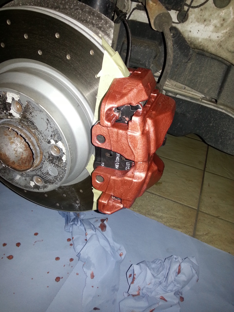 Решил покрасить тормозные суппорта — BMW 1 series Coupe (E82), 2 л ...