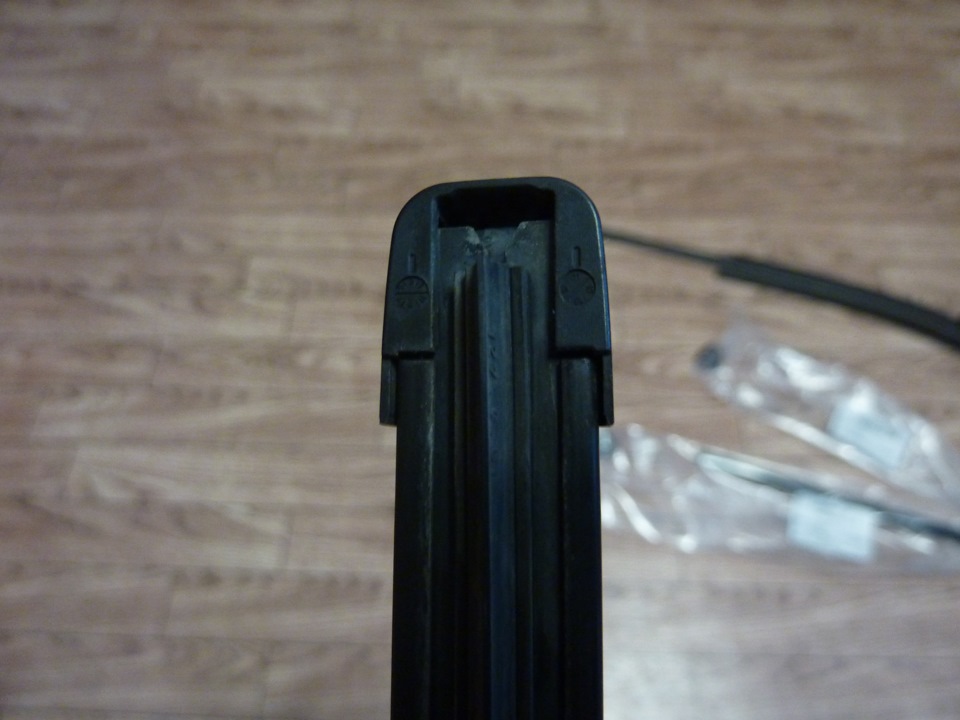 Замена резинок в щетках стеклоочистителя (дворниках). — Skoda Octavia ...