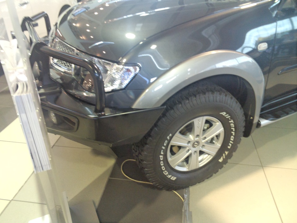 в рольфе стоит л200 одетая в арб спереди и дд сзади — Mitsubishi L200 ...