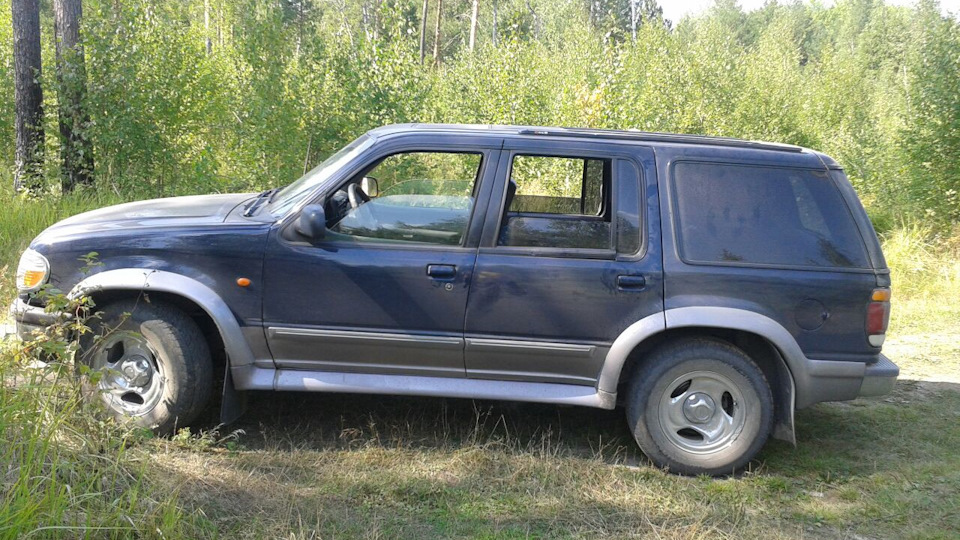 втулки-сайленблоки стабилизатора заднего моста. — Ford Explorer (2G), 4 ...