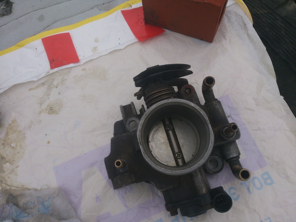 Чистка дроссельной заслонки — Lada Калина седан, 1,6 л, 2005 года ...